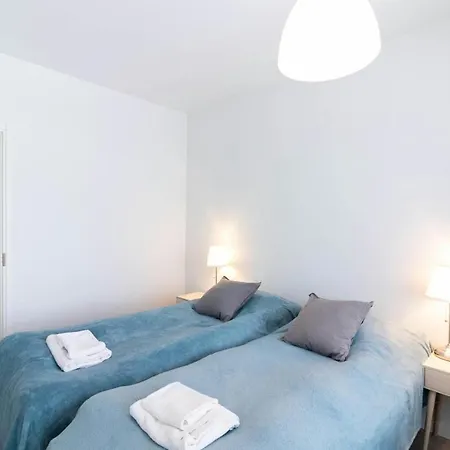 Cozy 3 Bedroom For 8 Apartment *