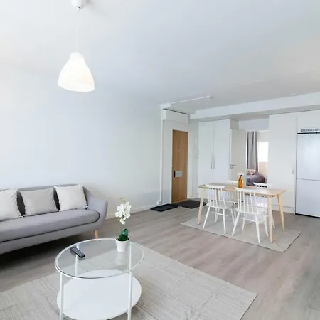 Apartment Cozy 3 Bedroom For 8 *
